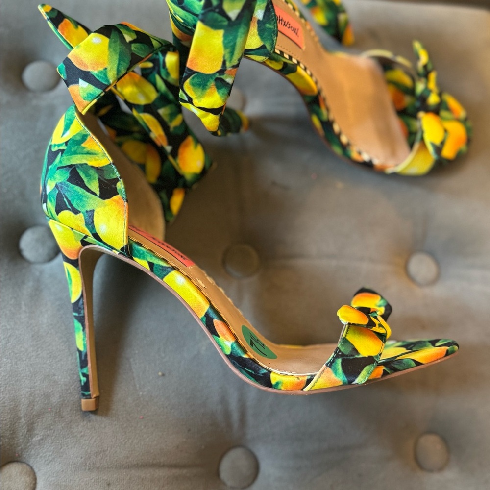 Betsey Johnson Lemon Print Women's Shoes - Picture 4 of 5